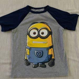 Kids Minion shirt! A cute short sleeve with a zipper as the mouth. Size 5.